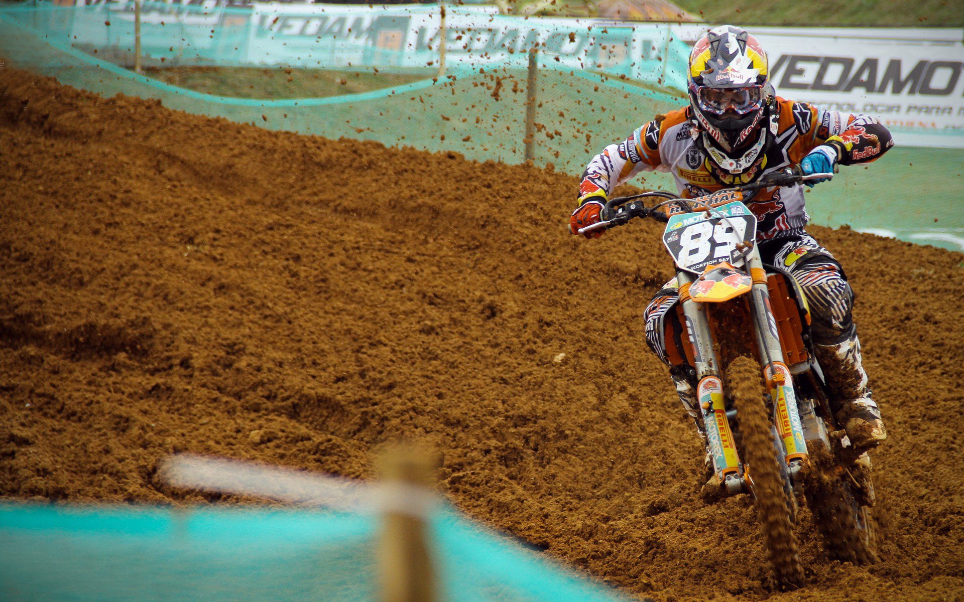 开云体育登录-魔都赛道上空的红色彗星—勒克莱尔以完美节奏主宰全场，法拉利轻取雷诺